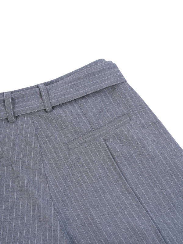 HOWS｜Silent Structure Pleated Pants WITH BELT / Striped GREY