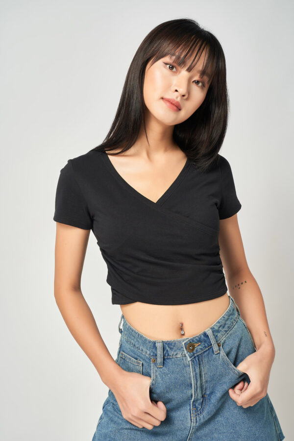 COUPLETX｜Tee Nữ Croptop Đắp Tà