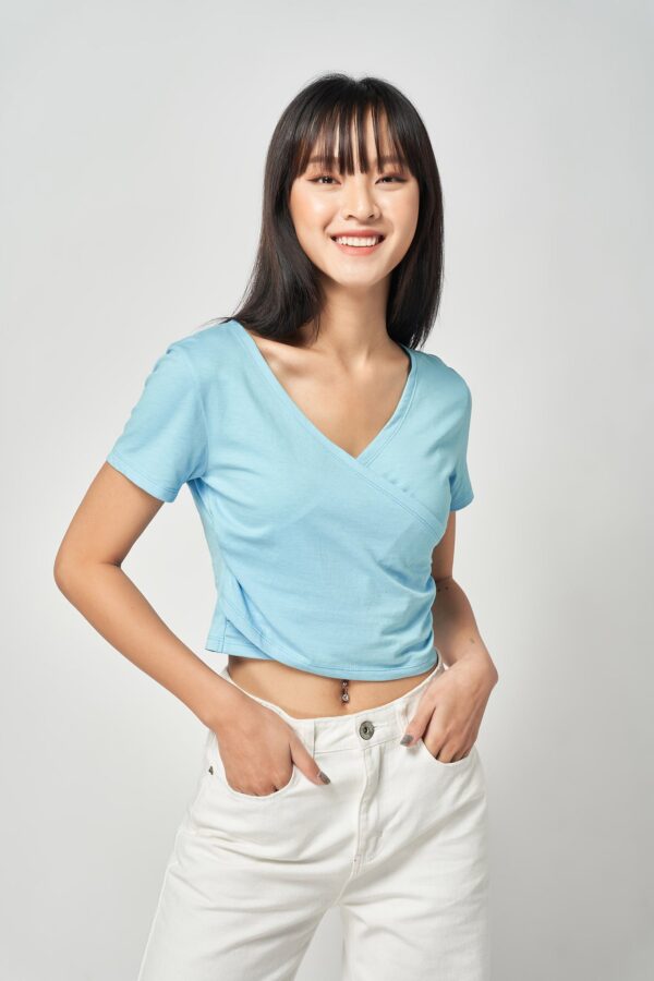 COUPLETX｜Tee Nữ Croptop Đắp Tà