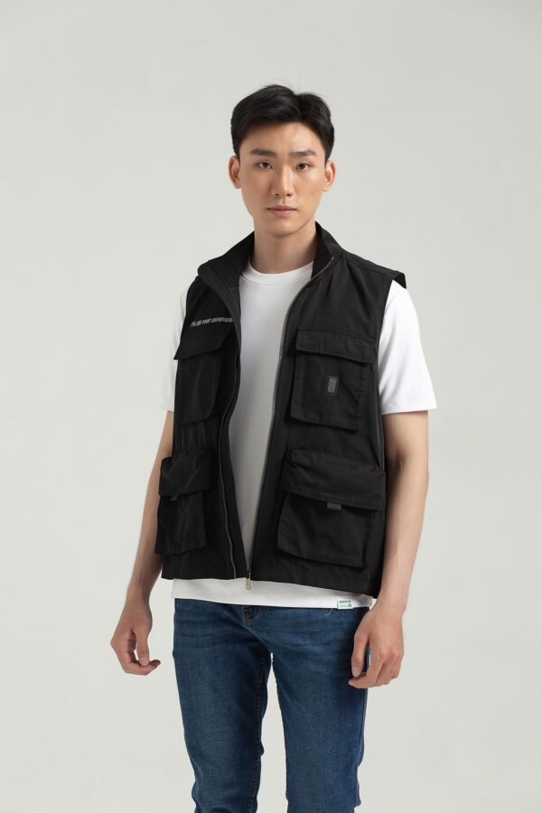 COUPLETX｜Jacket Dù Nam Ghilet Túi Hộp In Typo