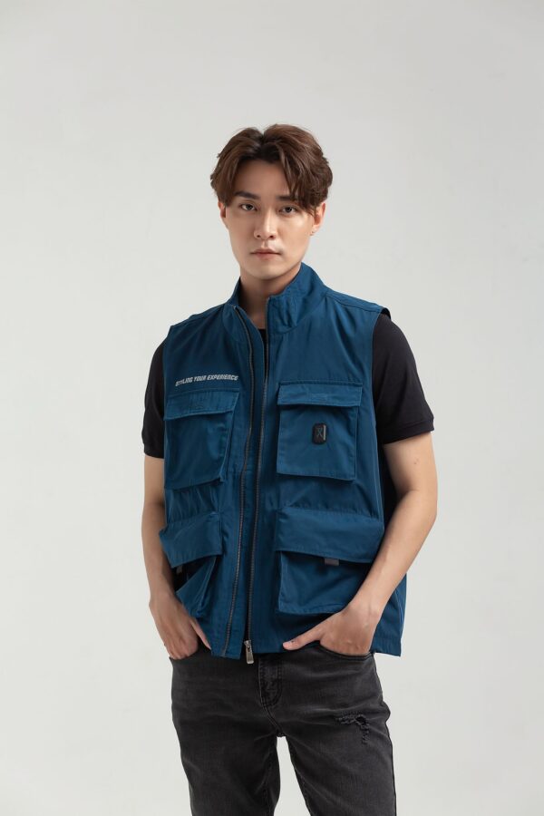 COUPLETX｜Jacket Dù Nam Ghilet Túi Hộp In Typo