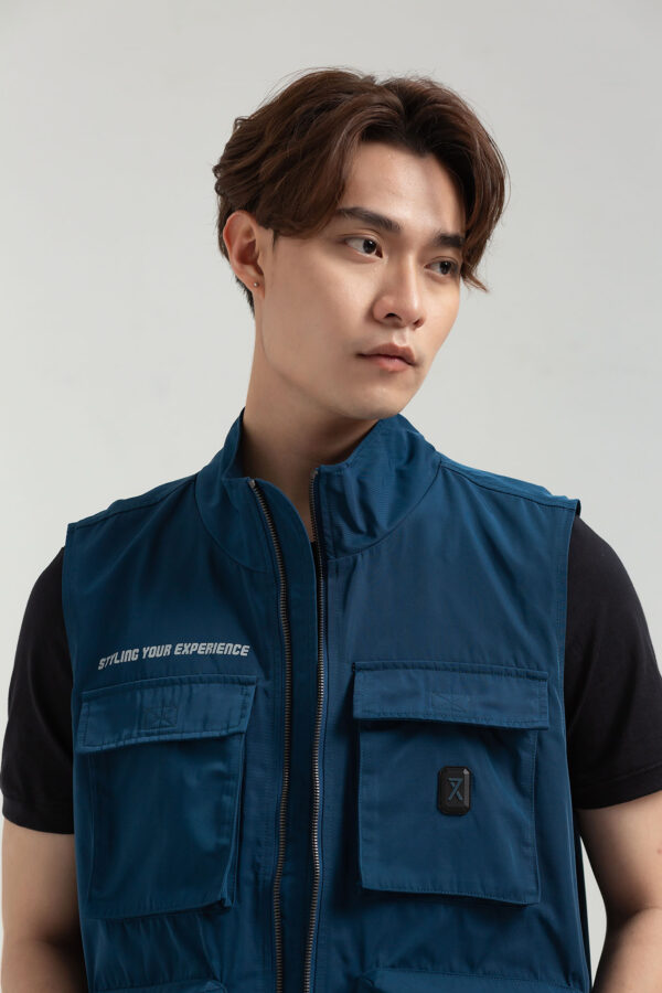 COUPLETX｜Jacket Dù Nam Ghilet Túi Hộp In Typo