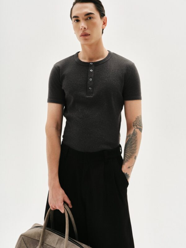 MAVERIK STUDIO｜MAVERIK® BUTTON RIB SLIM FIT T-SHIRT ( DARK GREY )