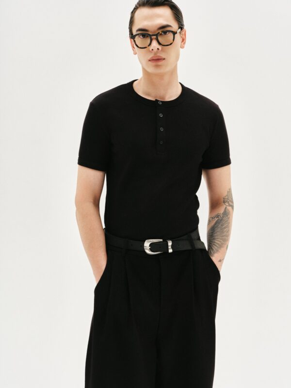MAVERIK STUDIO｜MAVERIK® BUTTON RIB SLIM FIT T-SHIRT ( BLACK )