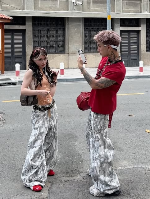Uncover 寬版迷彩長褲