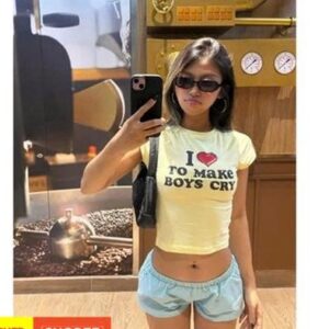 TWENTI 亮片燙鑽合身Baby Tee